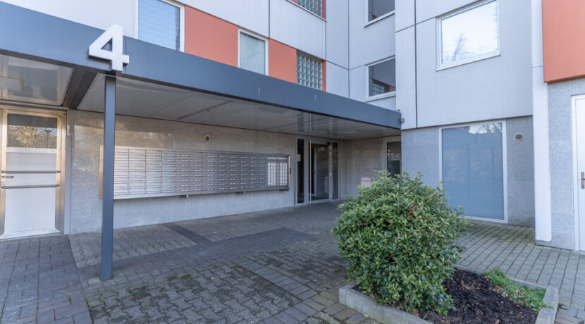 Der gepflegte und überdachte Hauseingang