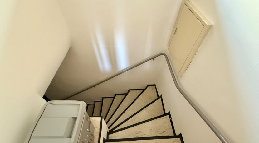 Abgang ins Untergeschoss
