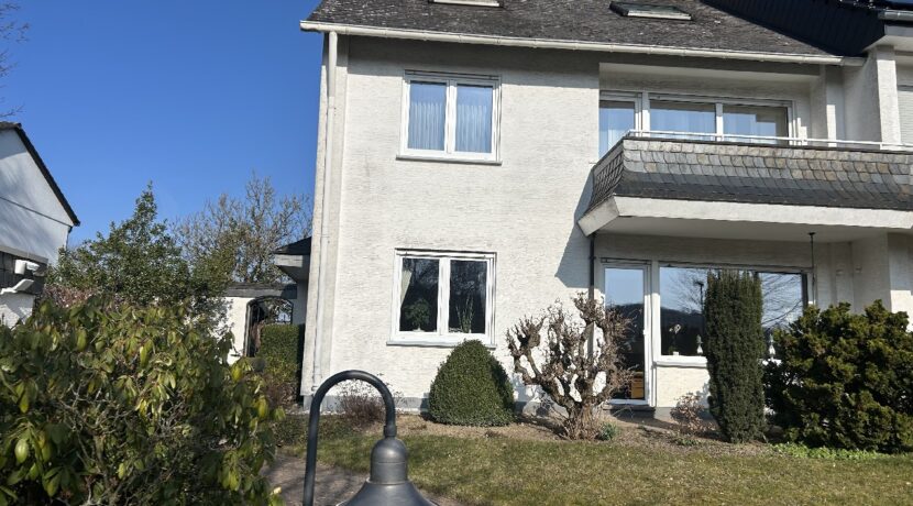 Straßenansicht Frühjahr