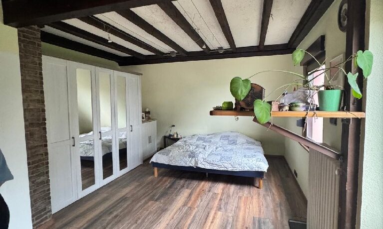 Wohn/- Schlafraum im OG