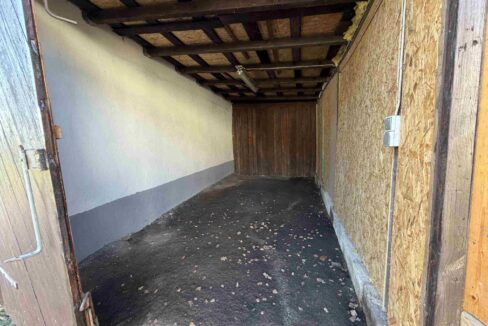 Abstellmöglichkeiten neben der Scheune