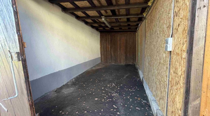 Abstellmöglichkeiten neben der Scheune