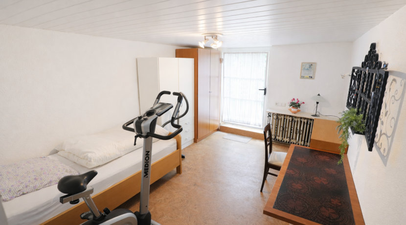 Schlafzimmer mit Gartenzugang (WE 2)