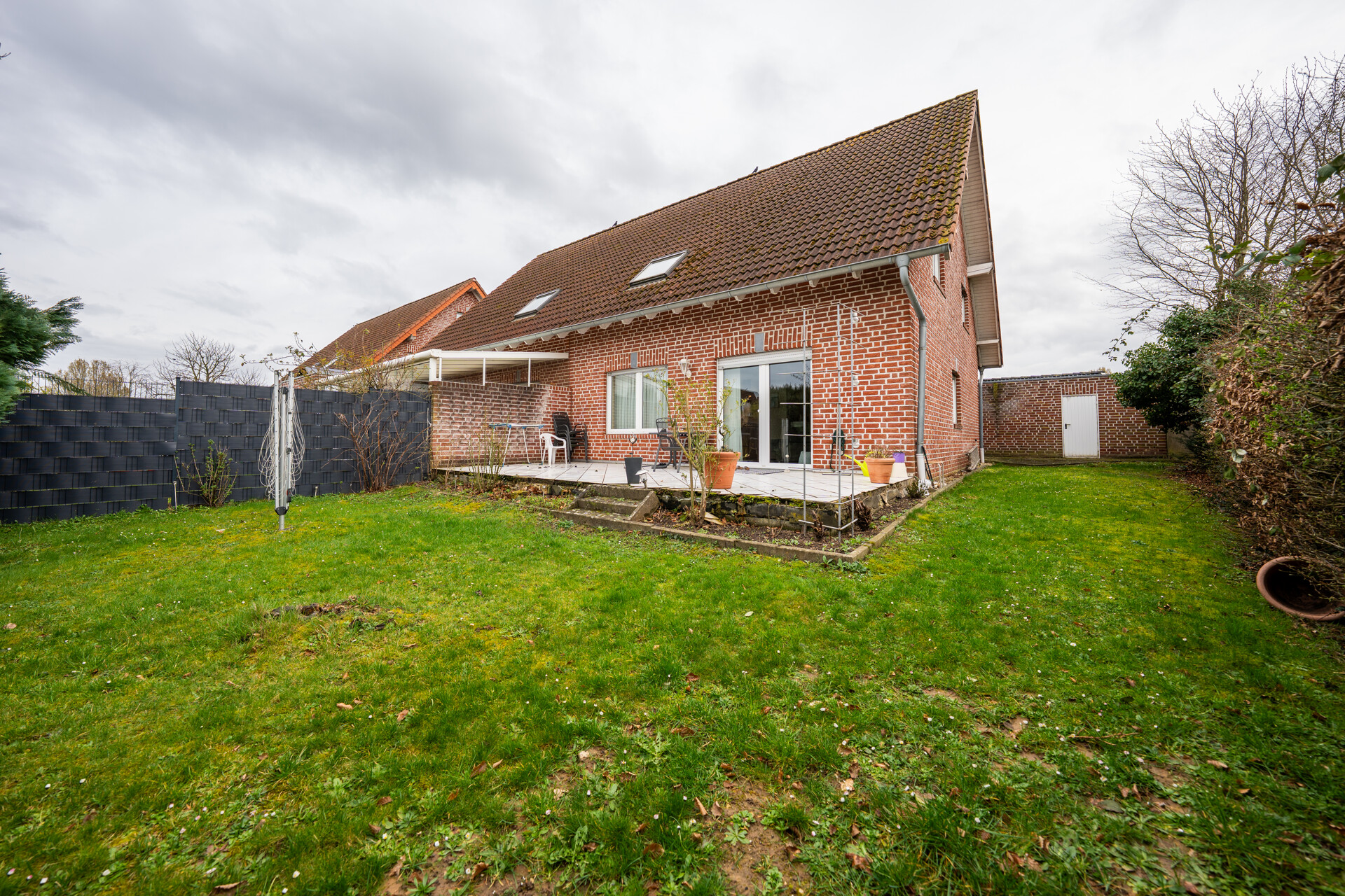 Wohnen mit Raumgefühl: 5 Zimmer – 155 m² – Ausgebautes Dachgeschoss in ruhiger Lage