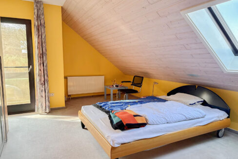 DG Schlafzimmer mit Balkon