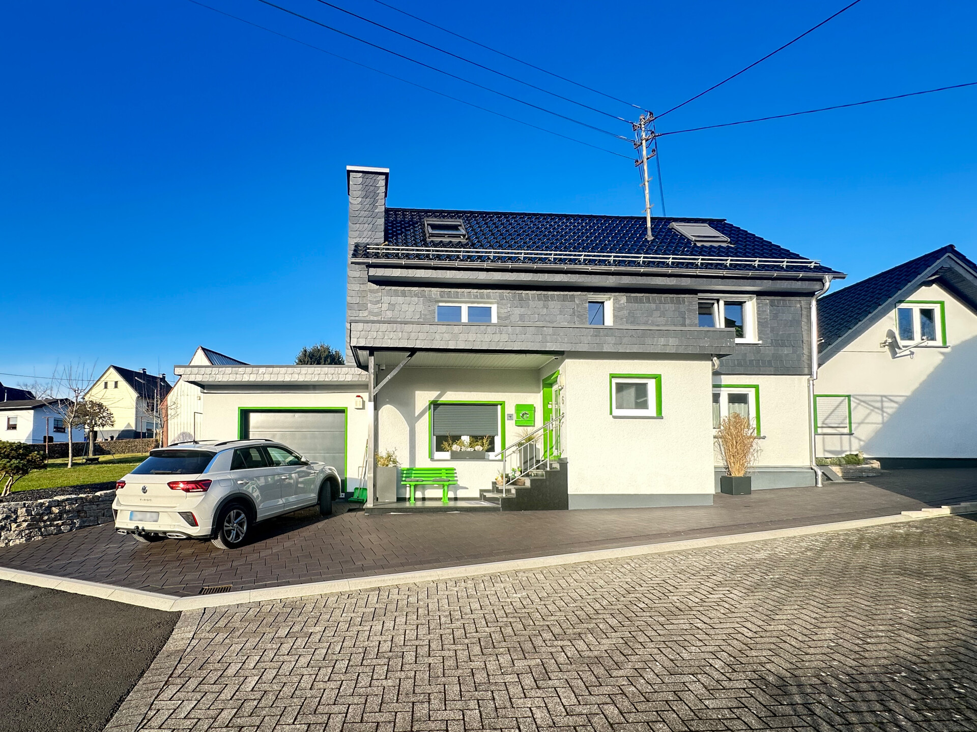 Fantastisches Gartenparadies mit Koi-Teich – hochwertig renoviertes Einfamilienhaus mit PV!