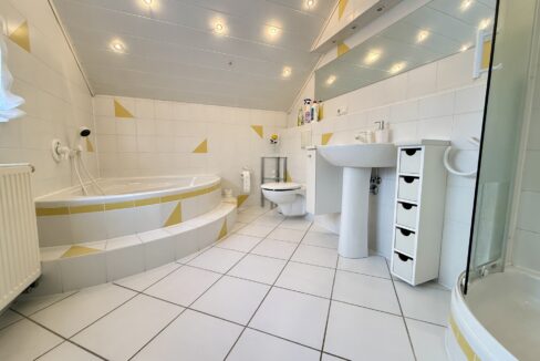 Badezimmer DG