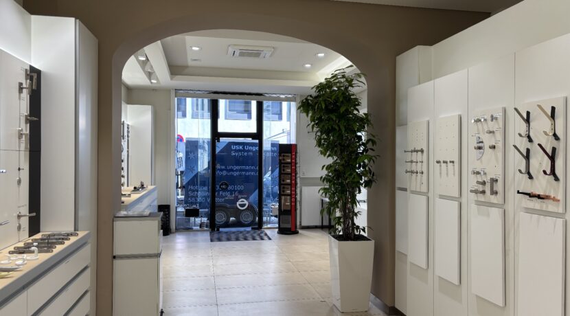 Mittlerer Teil - Blick Schaufenster