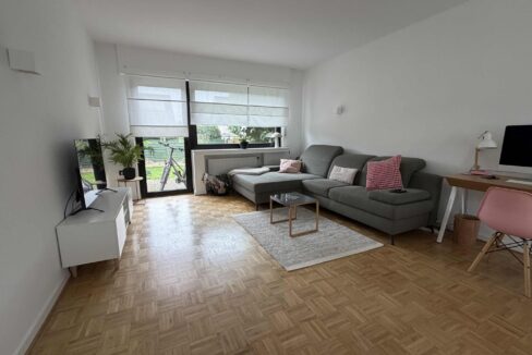 Wohnzimmer mit Terrassentür