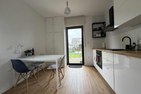 Küche mit Terrassentür