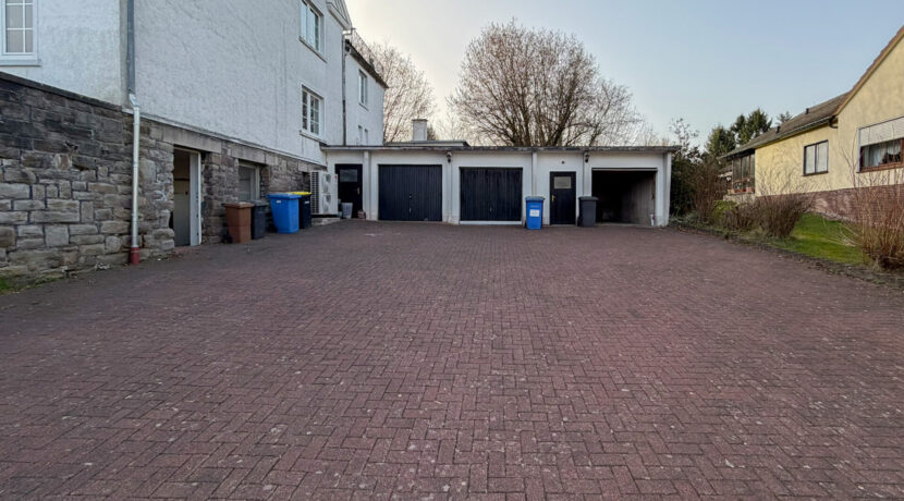 Garagen und Stellplätze