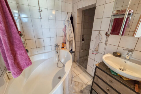 Bad Wohnung 3 - 2. OG