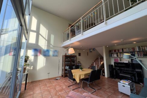 Wohnzimmer mit Galerie