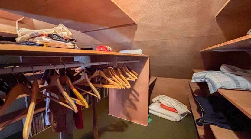 Ankleide Schlafzimmer rechts DG