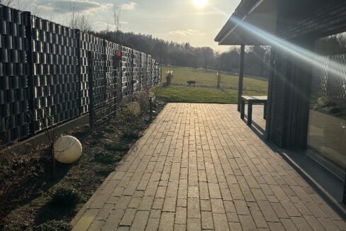 Terrasse hinterm Haus