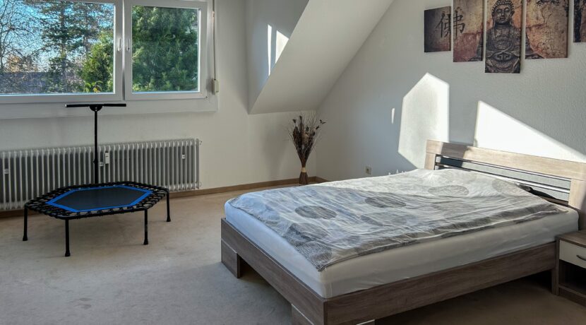 Schlafzimmer mit Blick ins Grüne