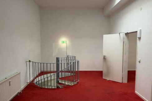 Lagerbereich mit Zugang zum Kellerlager