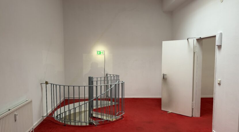 Lagerbereich mit Zugang zum Kellerlager
