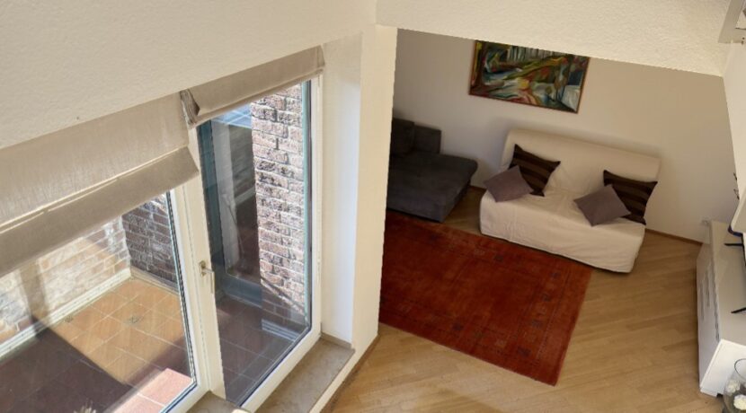 Wohnzimmer mit Balkon