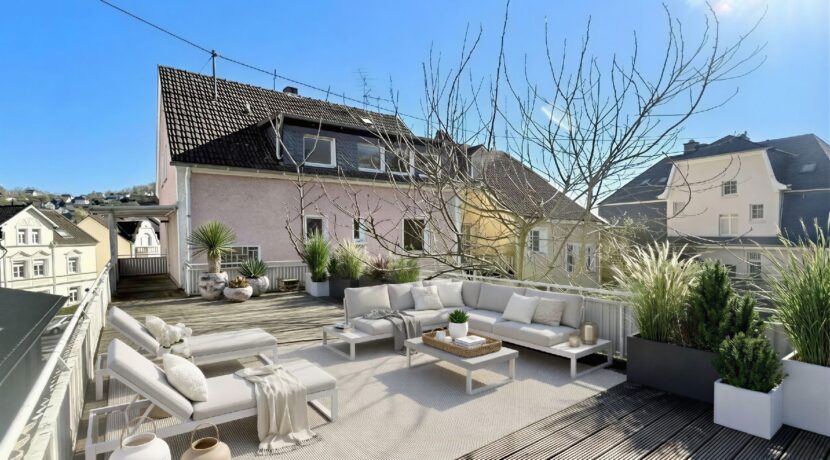 Dachterrasse und Rückansicht