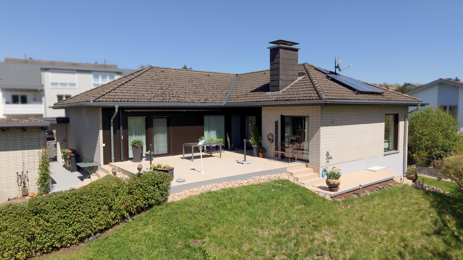 EFH im Bungalowstil in Top-Stadtrandlage! Bezugsfertig, modernisiert und mit herrlichem Weitblick!