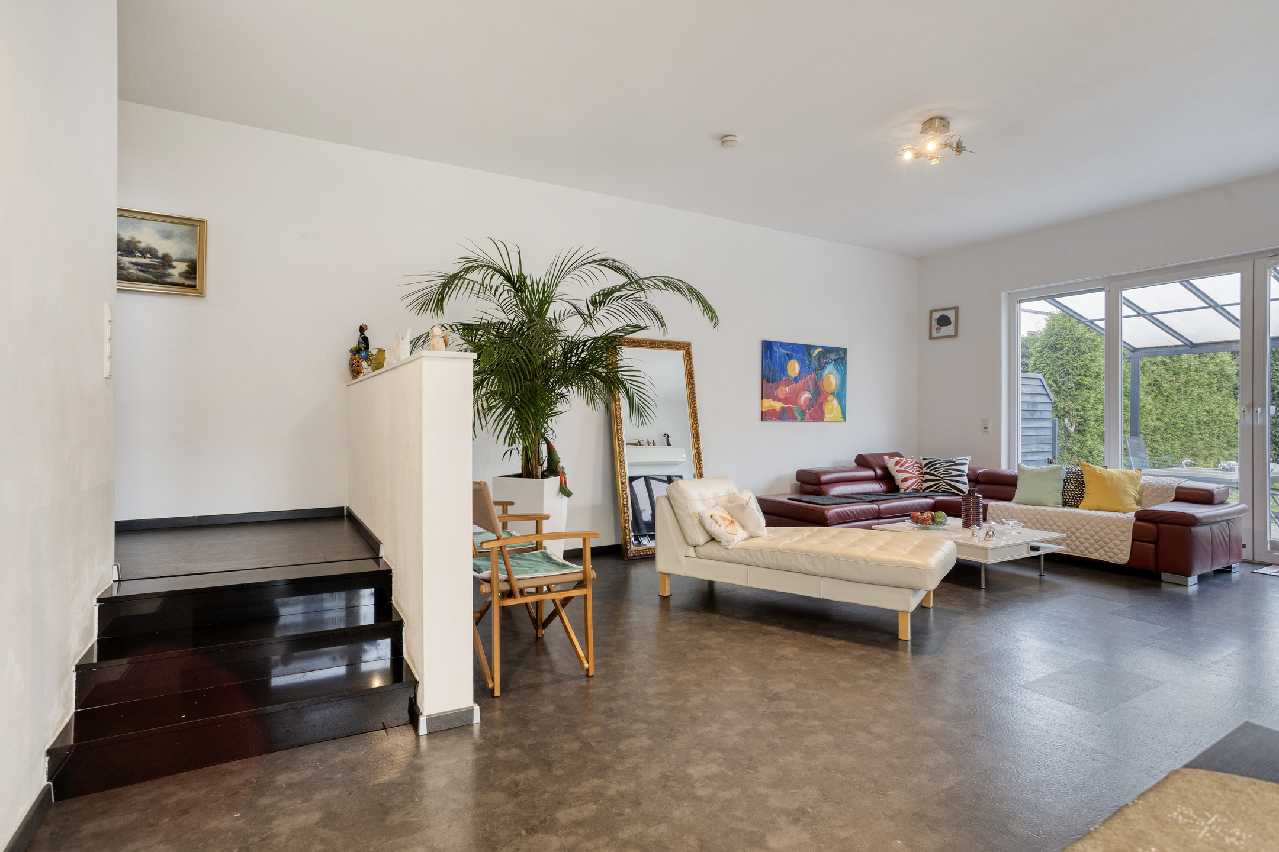 Ratingen-Lintorf: Moderne Doppelhaushälfte mit sonnigem Garten, Dachterrasse und Garage