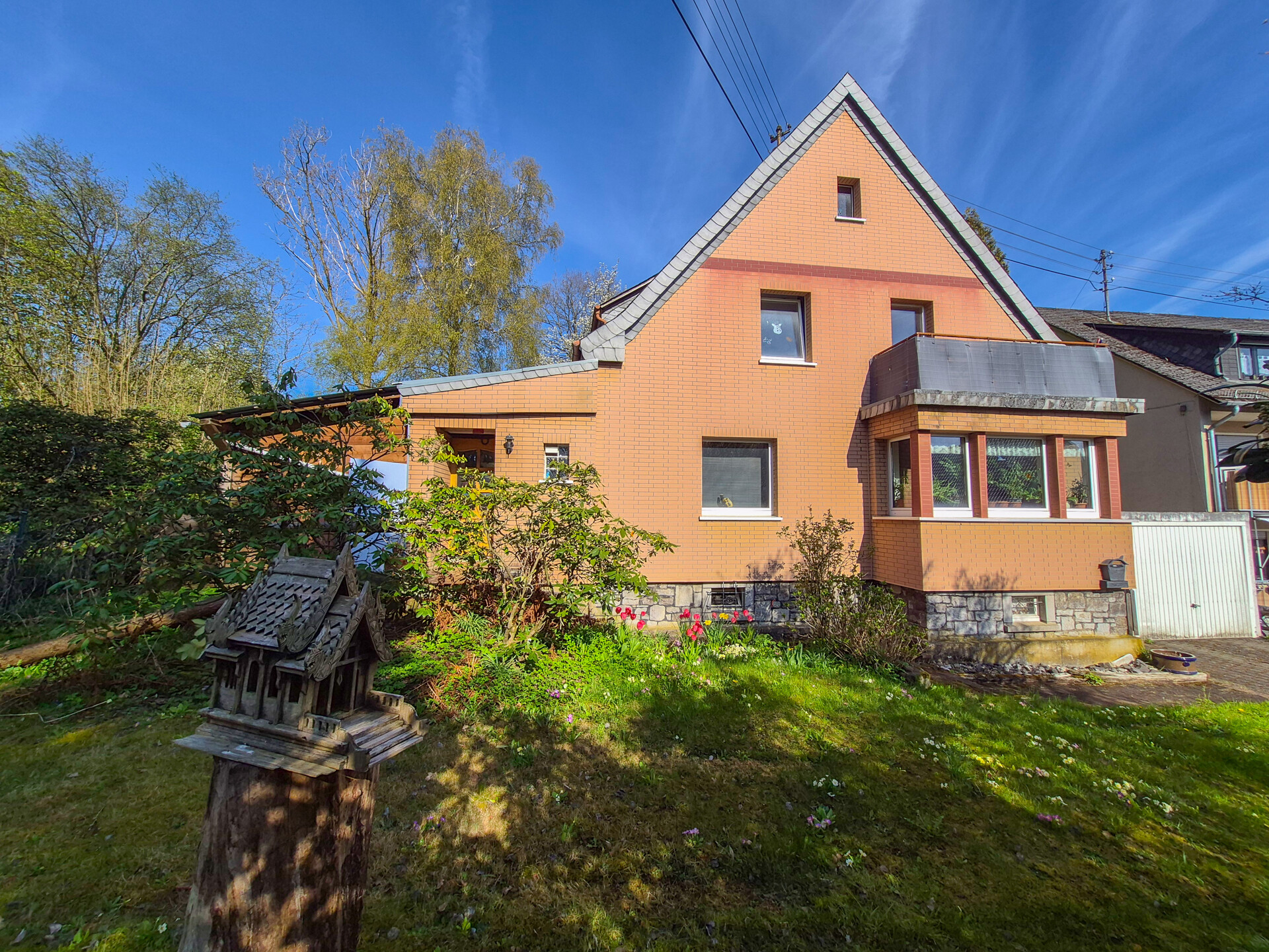 Geräumiges Wohnhaus in bevorzugter Wohnlage von Dierdorf zu verkaufen!