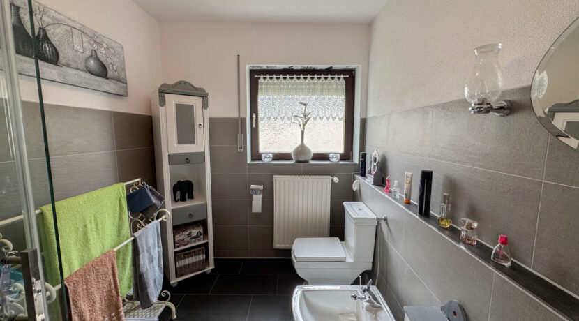 Tageslichtbad mit Dusche