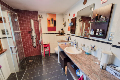 neuwertiges Duschbad