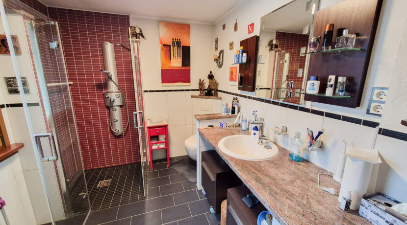 neuwertiges Duschbad