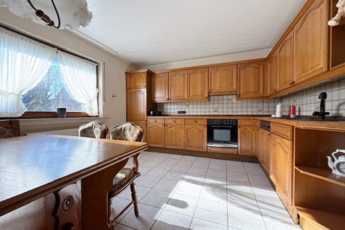 Küche mit Sitzgelegenheit