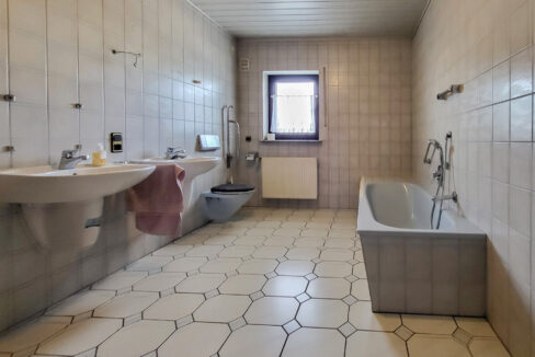 Badezimmer EG