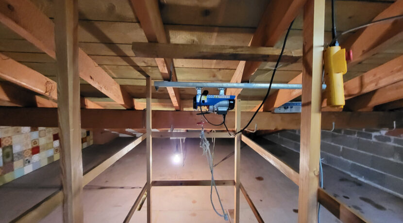 Lastenaufzug im DG der Garage