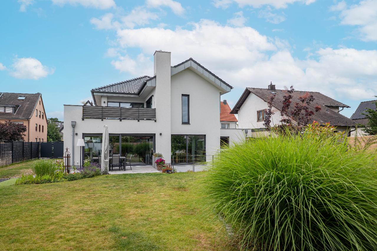 Großzügiges, lichtdurchflutetes Architektenhaus KfW 55 energiesparend und zukunftssicher –