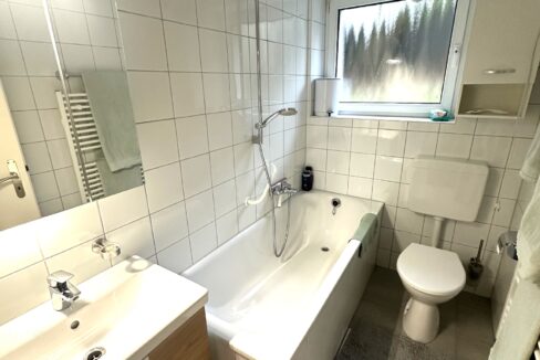 Wannenbad mit Fenster