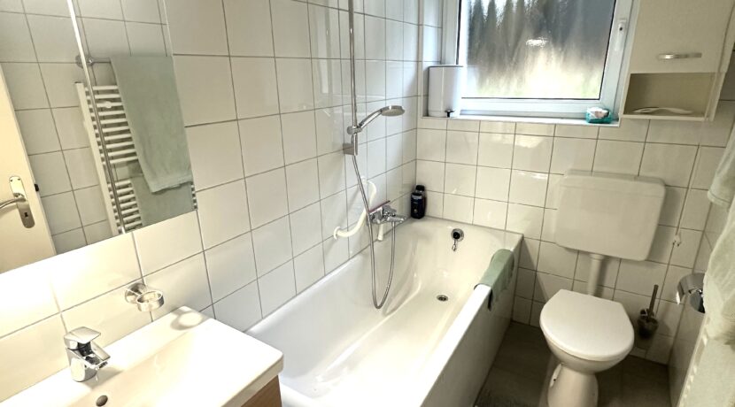 Wannenbad mit Fenster