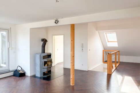 Lichtdurchflutetes Wohnzimmer