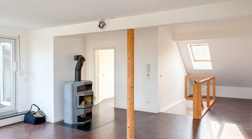 Lichtdurchflutetes Wohnzimmer