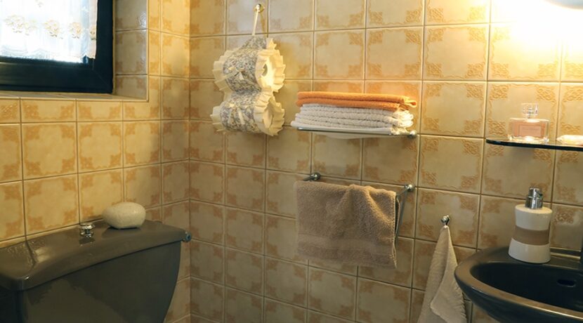 Gäste-WC mit Fenster