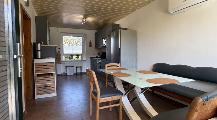 Küche mit Essbereich