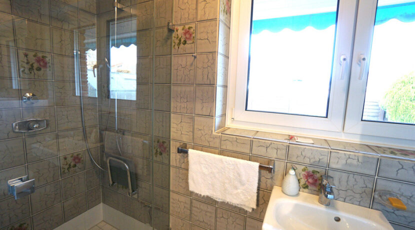 Gäste-WC mit Dusche