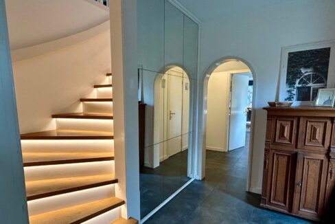 Treppenaufgang zum Obergeschoss