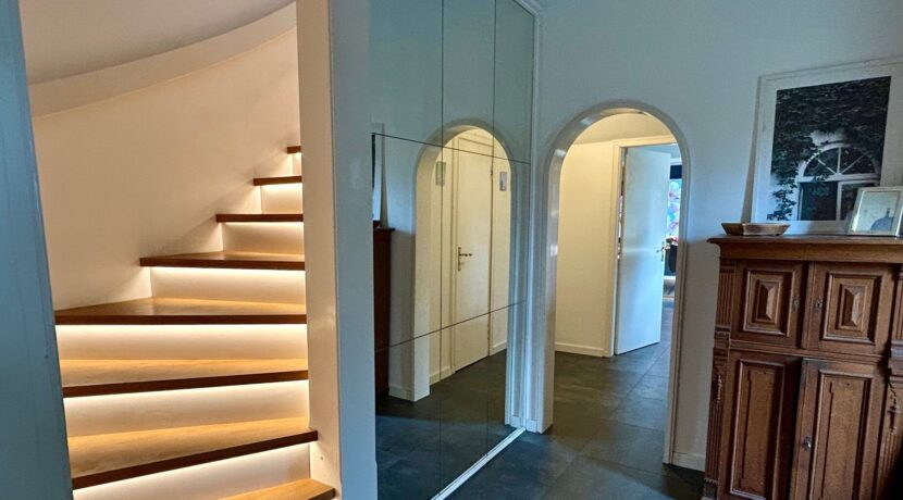 Treppenaufgang zum Obergeschoss