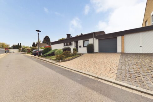 Hausansicht___Garagenzufahrt