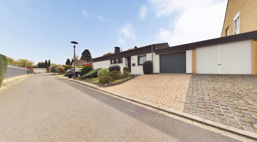 Hausansicht___Garagenzufahrt