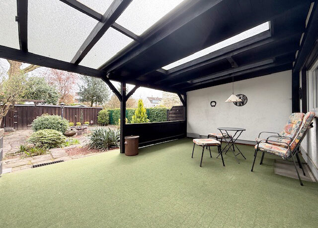 überdachte Terrasse