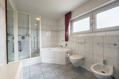 Dusch- und Wannenbad