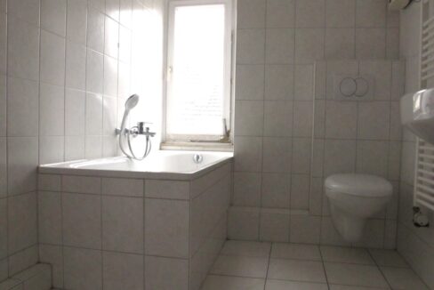 ...mit Wannenbad dahinter