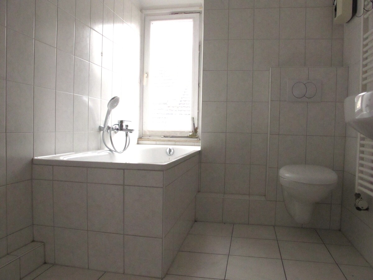 Schön und geräumig im Altbau - Photo 2