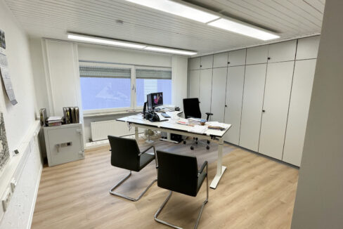 Büro EG